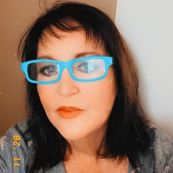 Meet your Posher, Jeanie - Picture 1 of 2